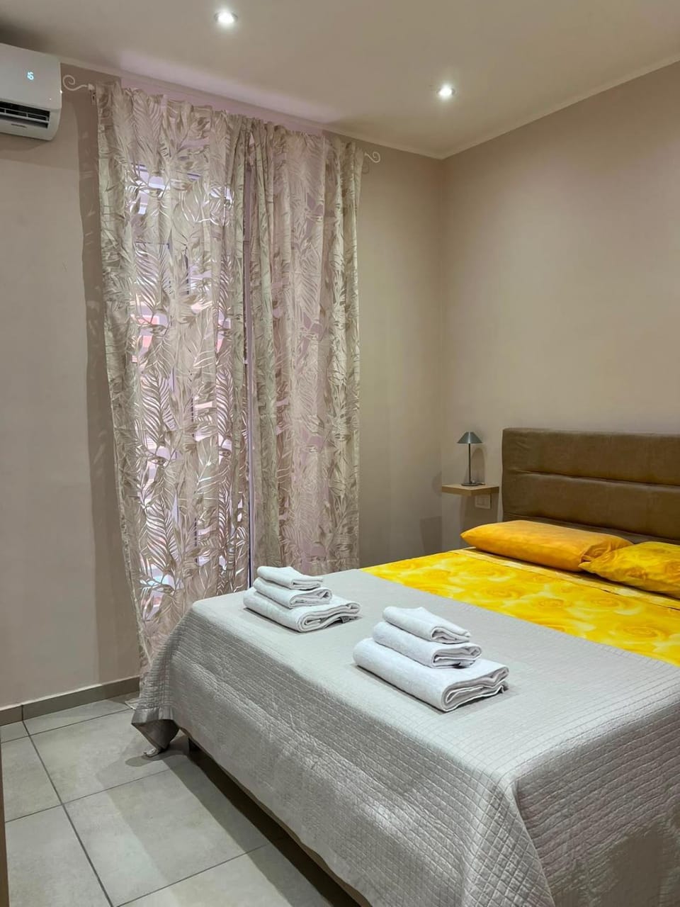 Bed, Photo of the whole room, Bedroom, towels, air conditioner