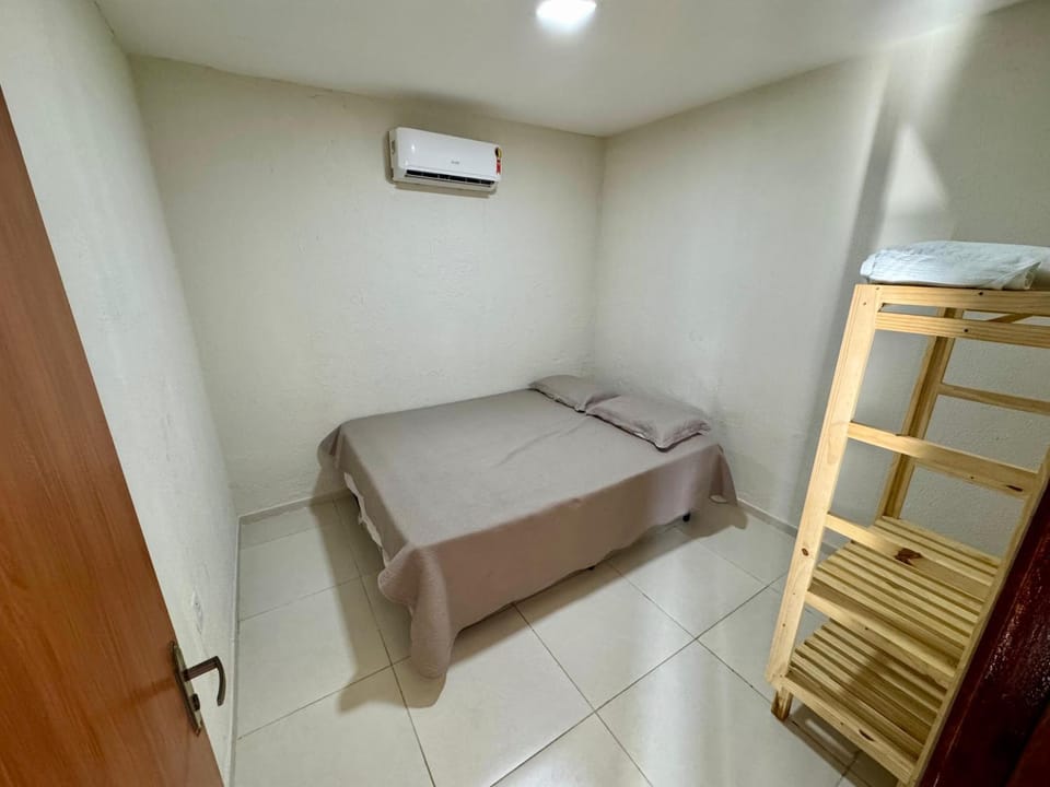 Bedroom, air conditioner