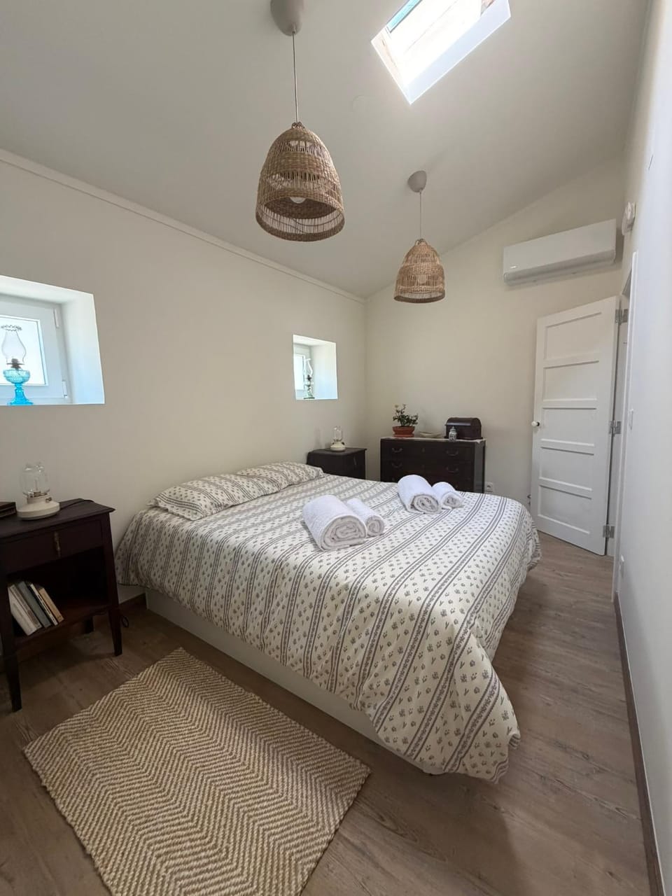 Bed, Photo of the whole room, Bedroom, furniture, towels, VIP, air conditioner