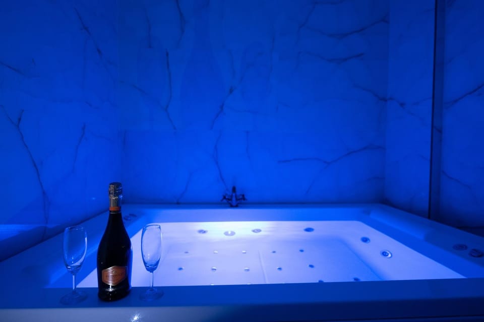 Hot Tub, Food and drinks, Drinks