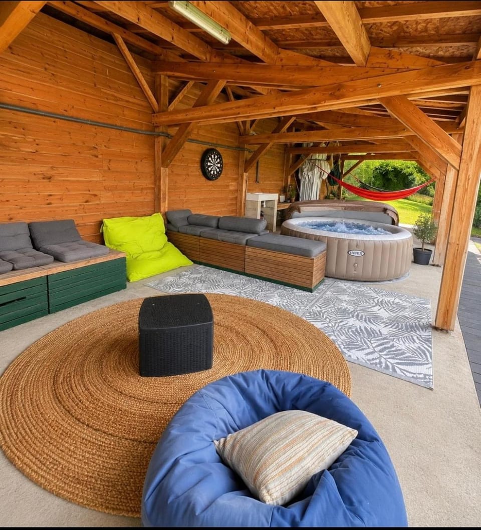 Patio, Seating area