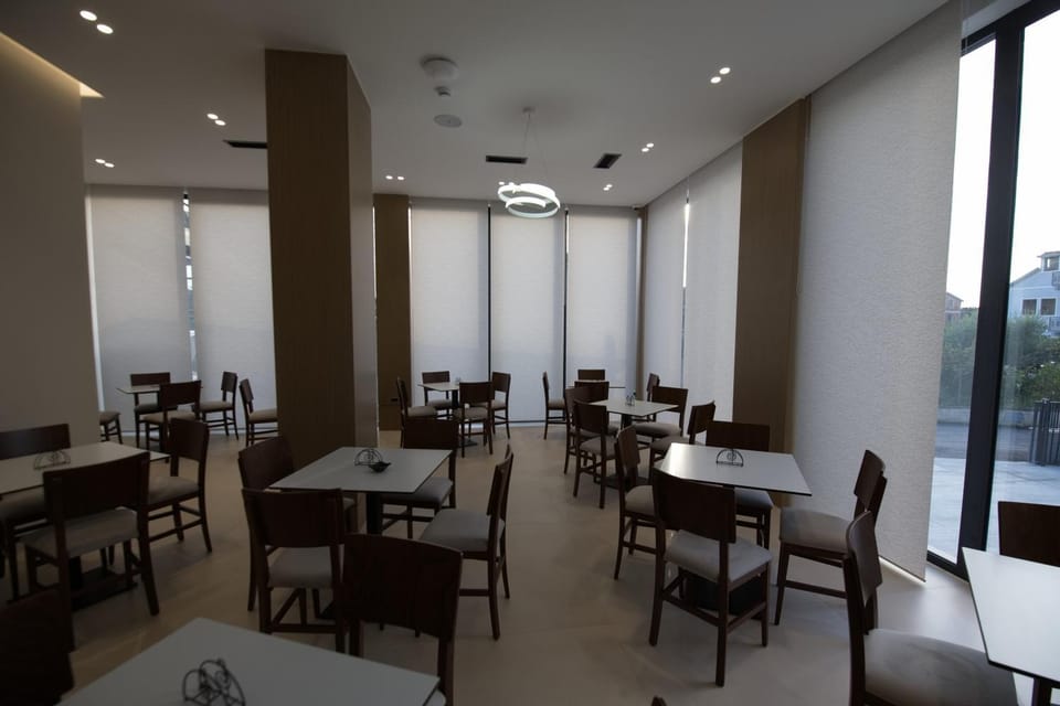 Dining area, Breakfast