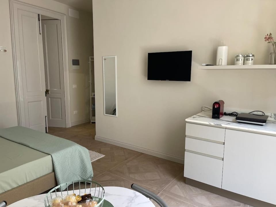 Chagall Champagne Apartment in Asti