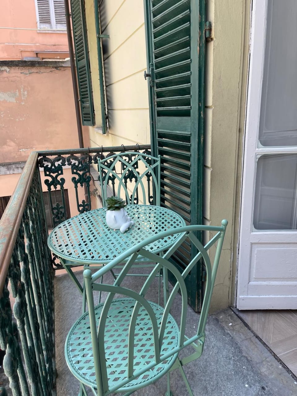 Chagall Champagne Apartment in Asti