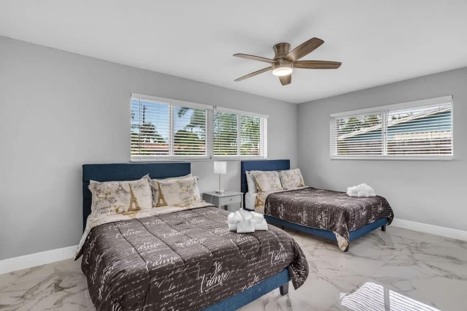 Cozy Newly Renovated Home Near Beach Tiki Hut House in Deerfield Beach