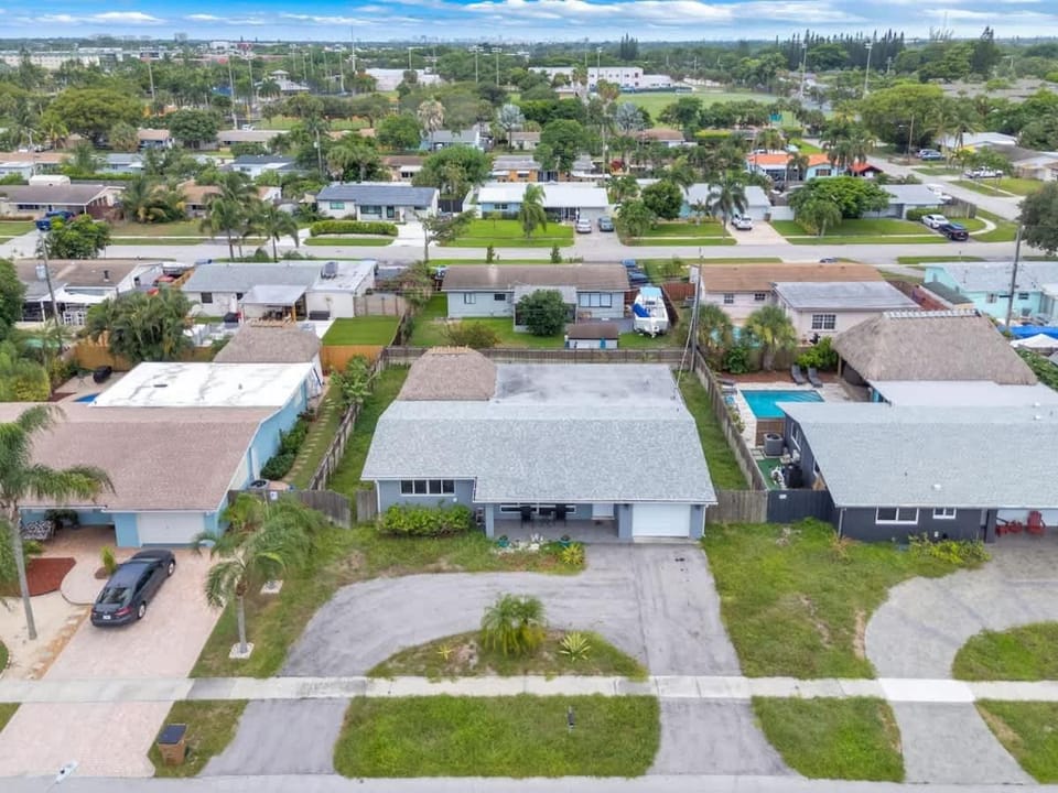 Cozy Newly Renovated Home Near Beach Tiki Hut House in Deerfield Beach