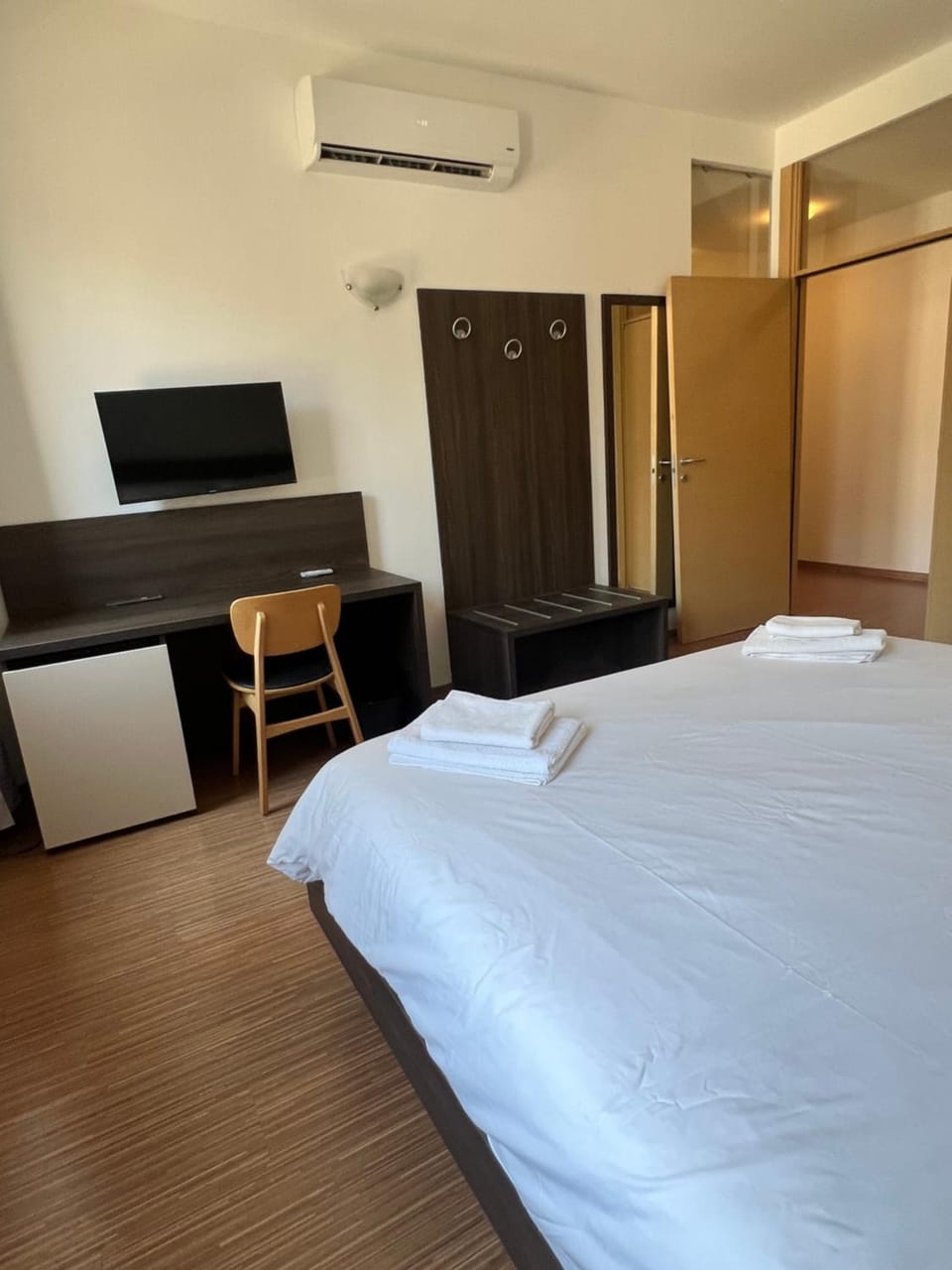 3 Venice rooms Hotel,Piazza Ferretto, M9 Museum, Duomo,Teatro Toniolo, Airport, Wi Fi, Central City, Family, Group Friends Apartment in Venice