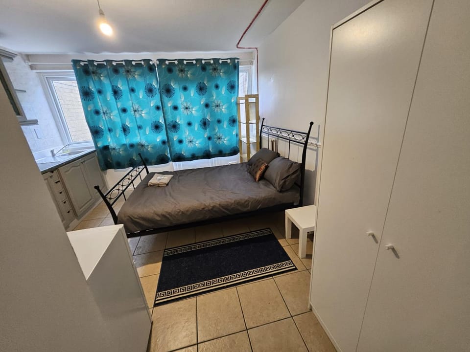Porthleven Studio Apartment in Milton Keynes