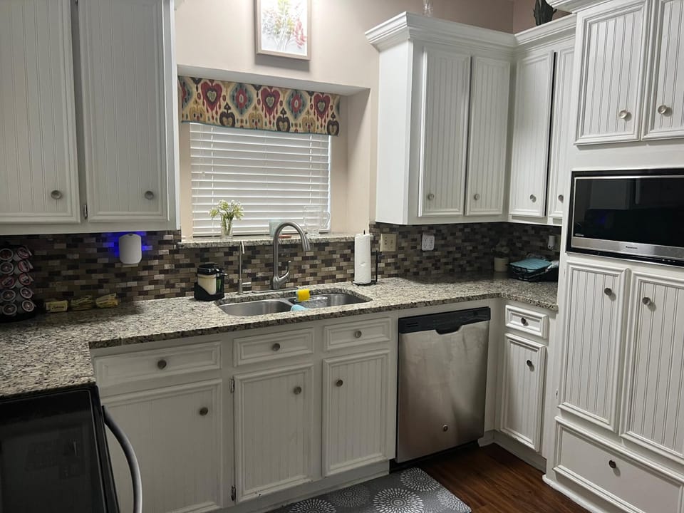 Family-Friendly 4BR Home with Private Pool House in Kingwood