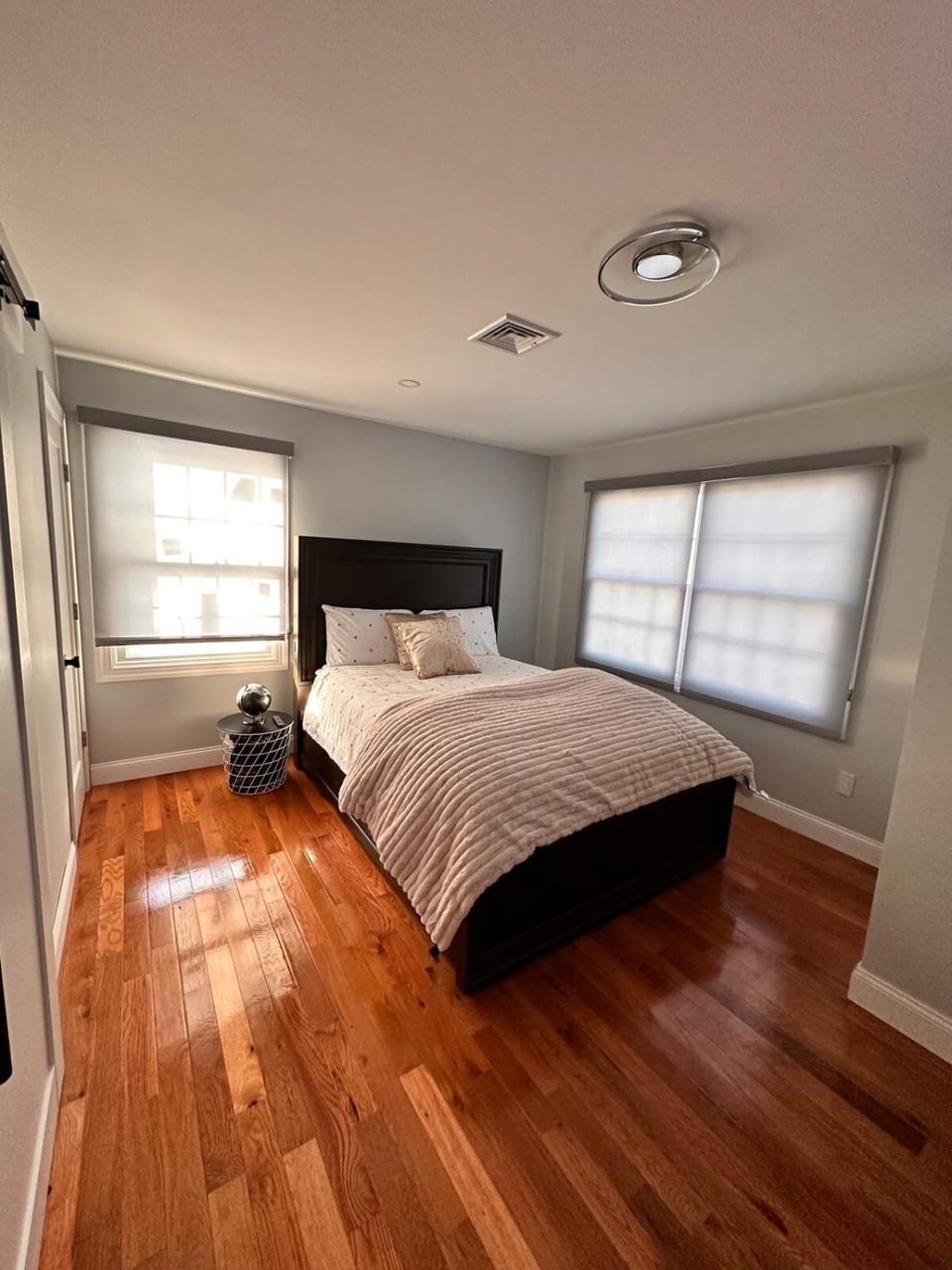En-suite Luxury Bedroom Near JFK and UBS Vacation rental in Elmont