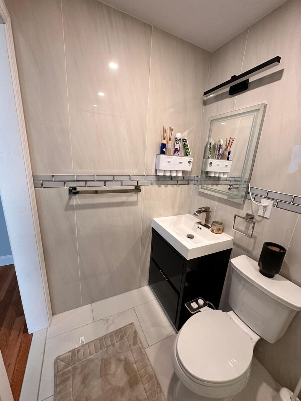 En-suite Luxury Bedroom Near JFK and UBS Vacation rental in Elmont