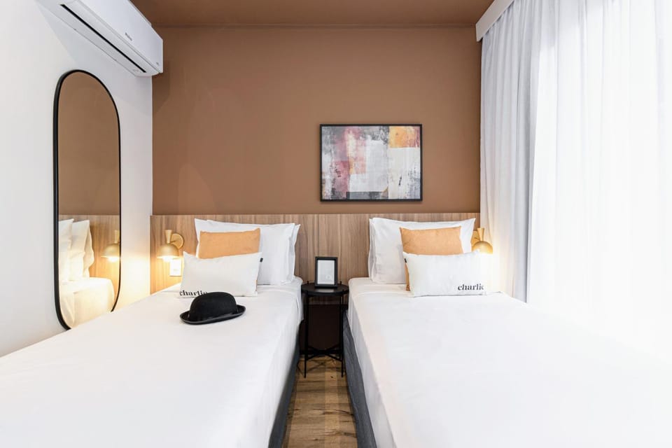 Bed, TV and multimedia, Photo of the whole room, Bedroom, towels, air conditioner