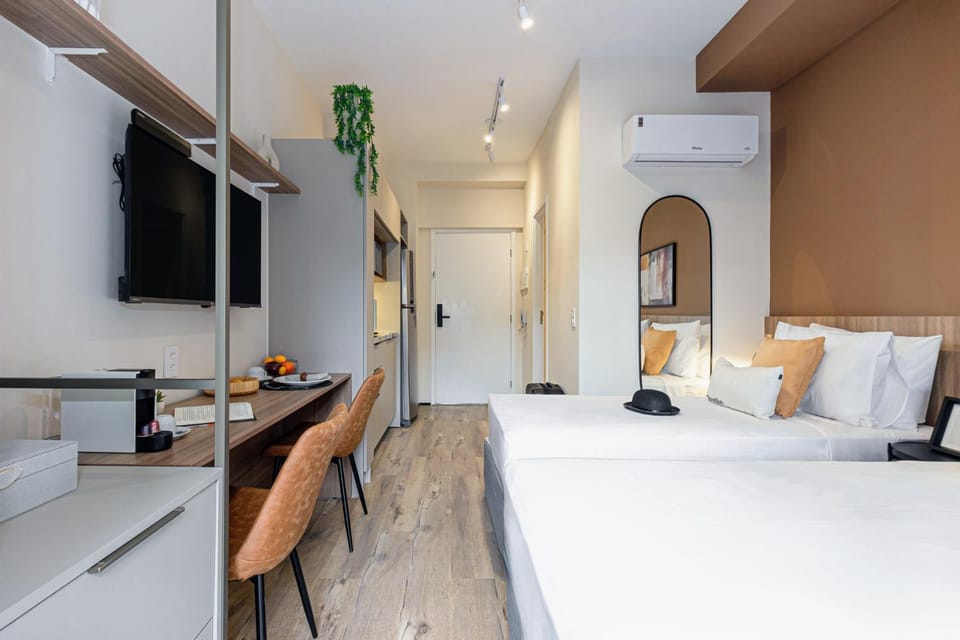 Bed, TV and multimedia, Photo of the whole room, Bedroom, wardrobe, air conditioner