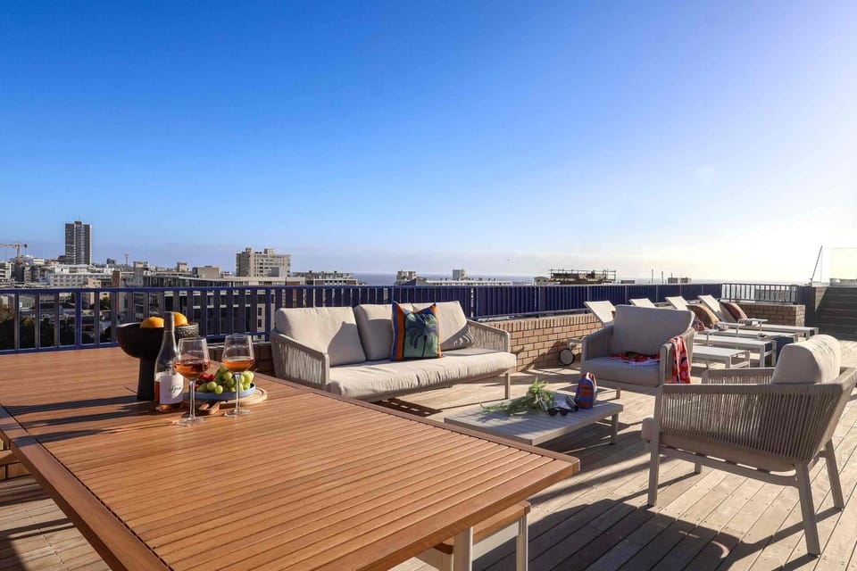Spacious And Modern 2 BR In The Heart Of Sea Point Apartment in Sea Point