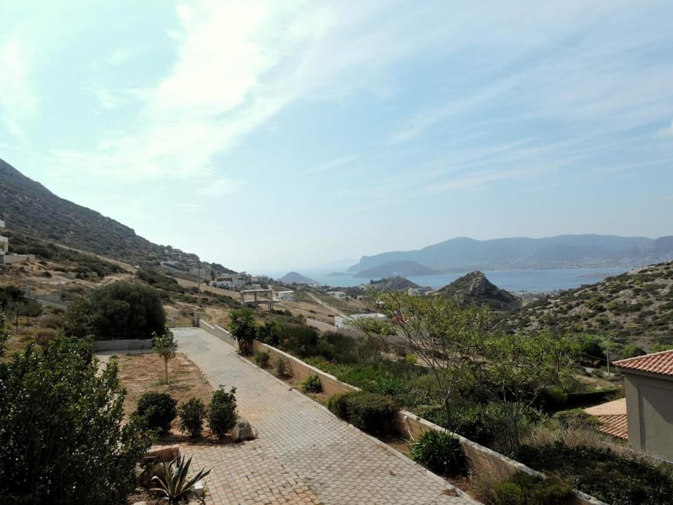 Mountain view, Sea view