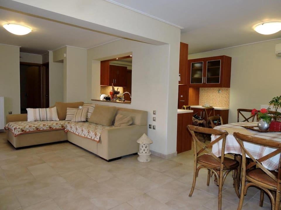 Kitchen or kitchenette, Living room, Seating area, Dining area