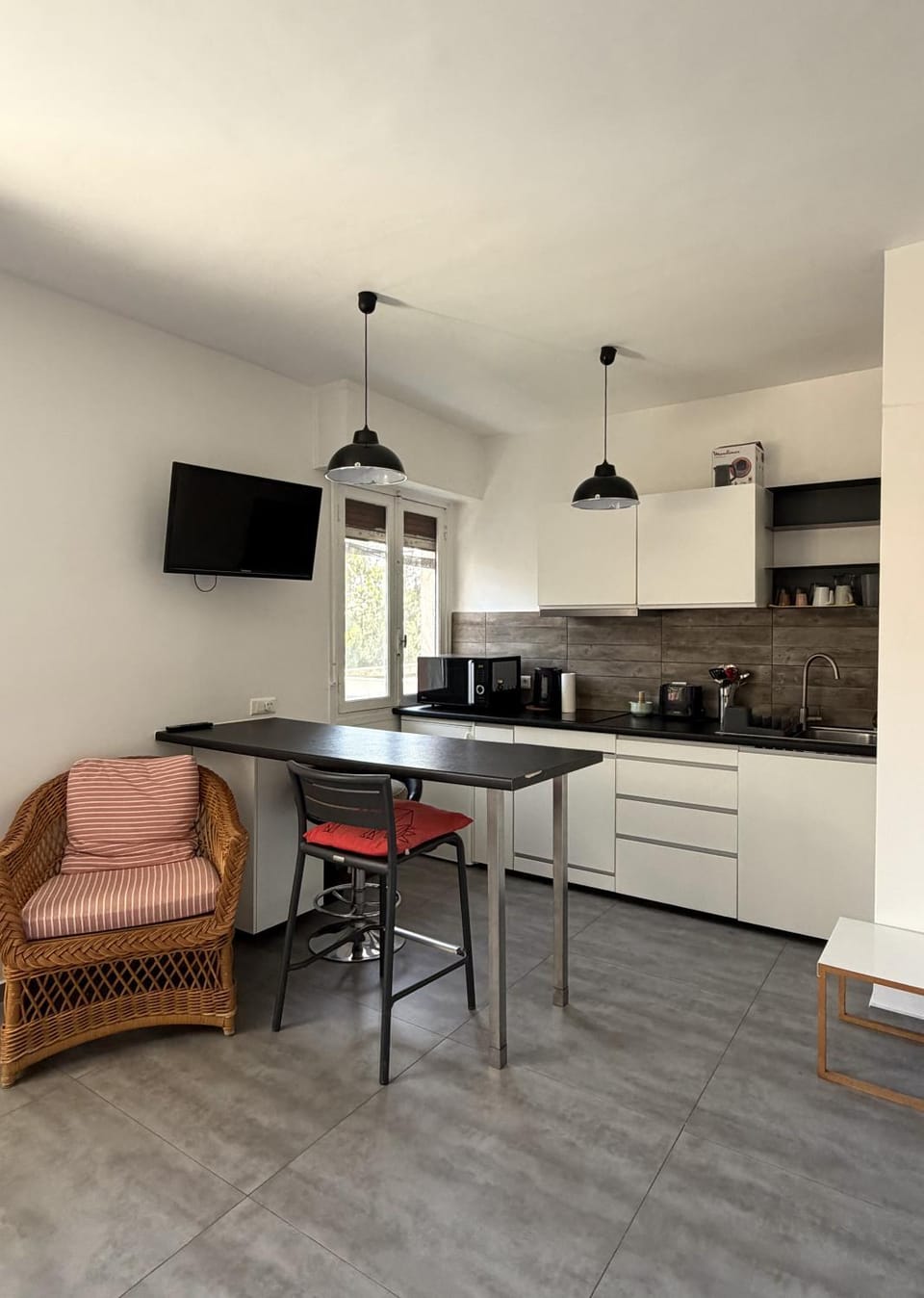 TV and multimedia, Dining area, stove