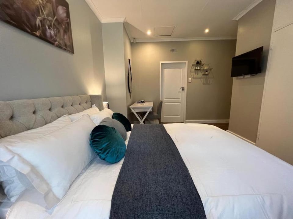 Basil Stays by Aurelian Living Bed and Breakfast in Sandton