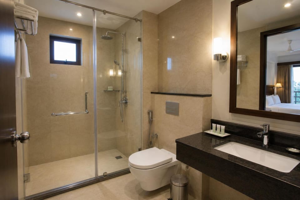 Shower, Toilet, Bathroom, towels