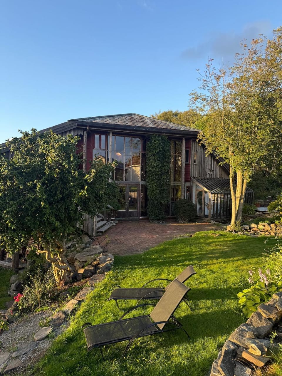 Property building, Spring, Day, Garden, Garden view