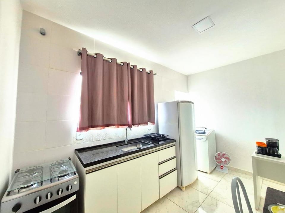 Apto com ar condicionado, wi-fi, enxoval completo e próximo ao Hospital Costa das Baleias Apartment in State of Bahia