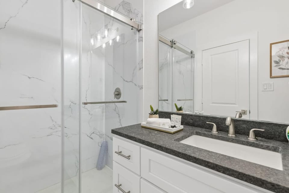 Shower, Bathroom, towels