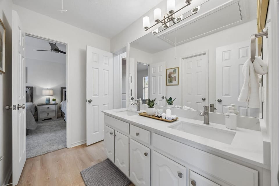 Bathroom, towels