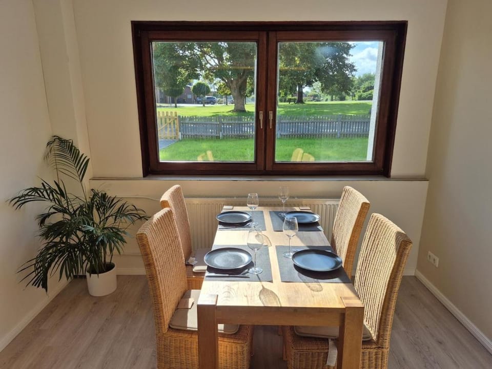 Living room, Seating area, Dining area, Garden view