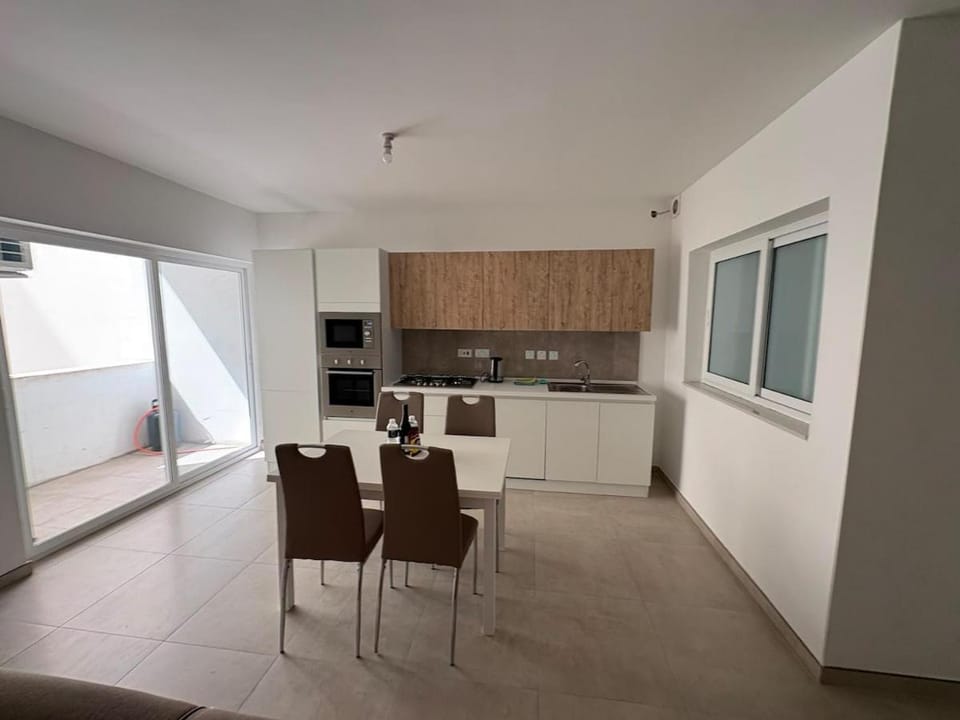Gzira flat - 4 Min Walk to the Seafront - Fully AC Apartment in Malta
