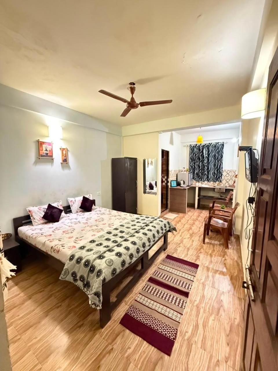 Sandy Toes Studio Walk to Beach Wi-Fi AC Parking Apartment in Candolim