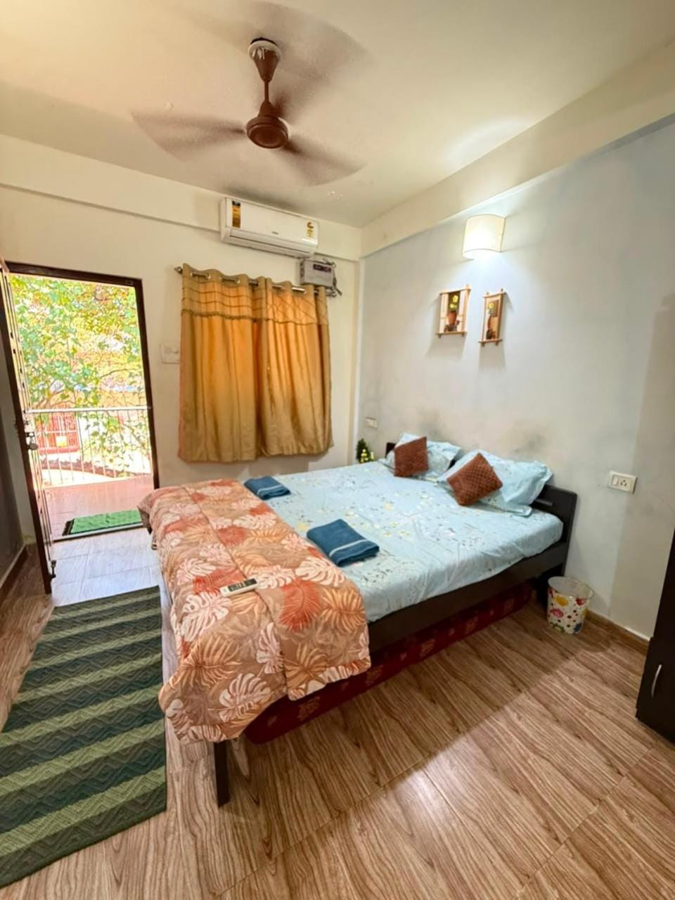 Sandy Toes Studio Walk to Beach Wi-Fi AC Parking Apartment in Candolim