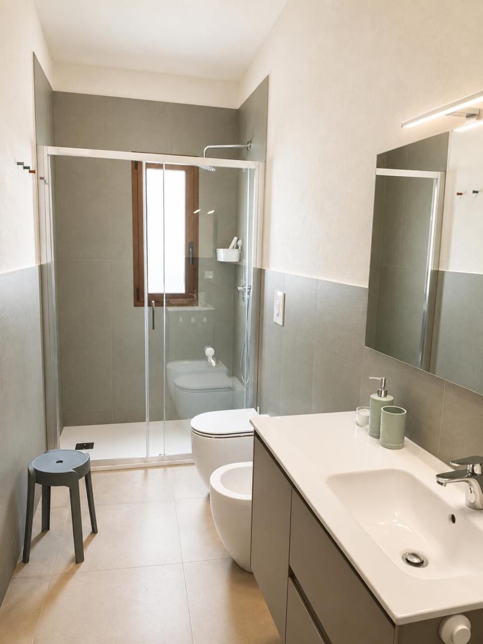 Shower, Toilet, Bathroom, Bath, towels