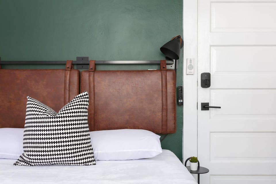Central Gaslamp suite Queen Bed and WiFi Apartment in Gaslamp Quarter