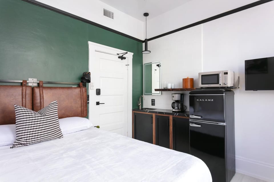 Central Gaslamp suite Queen Bed and WiFi Apartment in Gaslamp Quarter