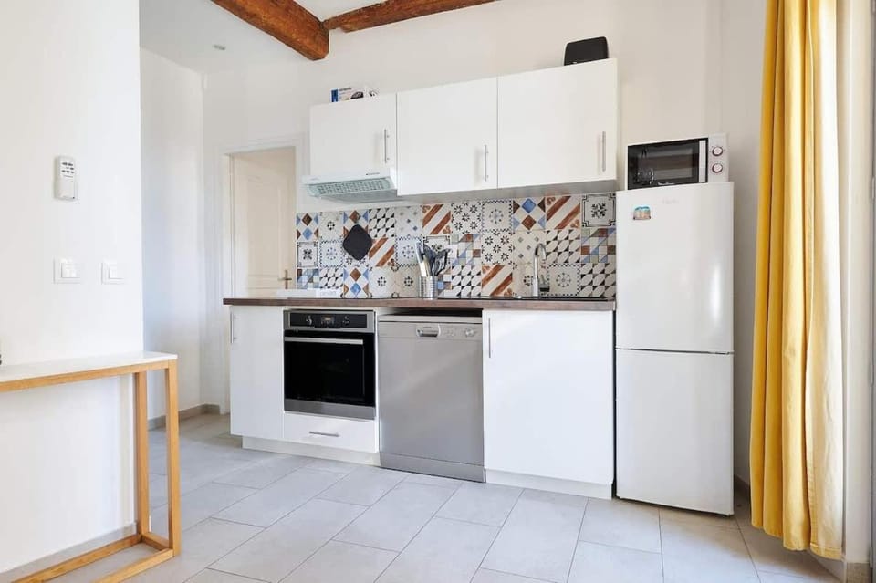 Cozy stay place de la Madeleine Apartment in Béziers