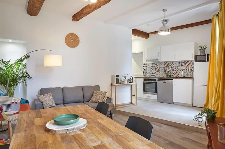 Cozy stay place de la Madeleine Apartment in Béziers