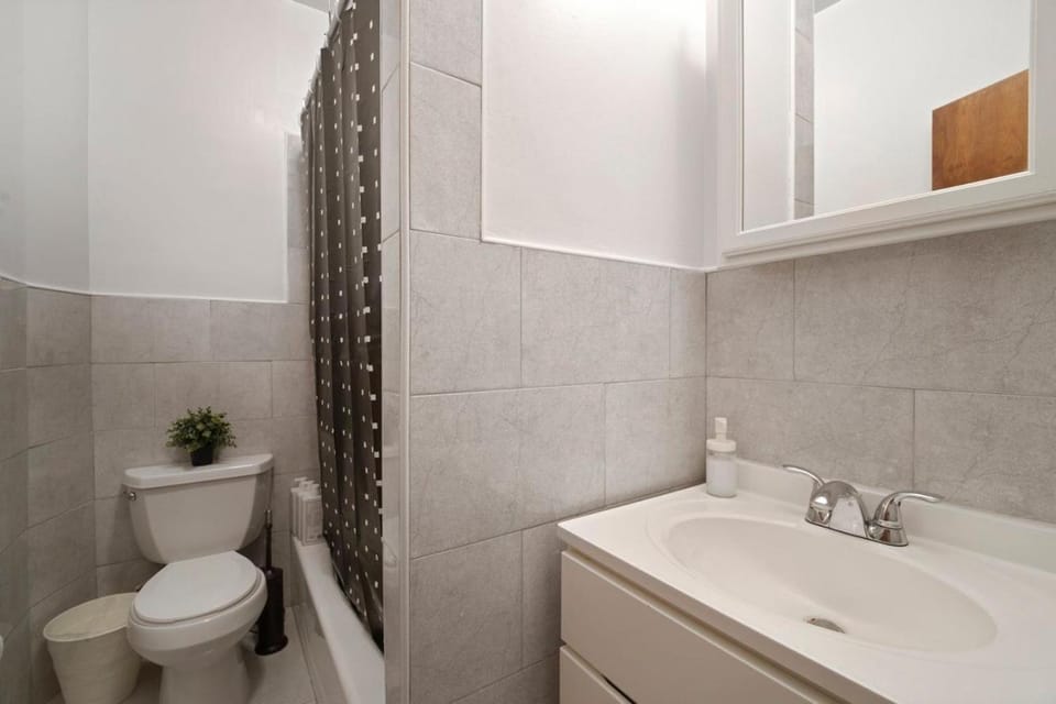 3 Bedroom Home next to Central Park Apartment in Upper West Side