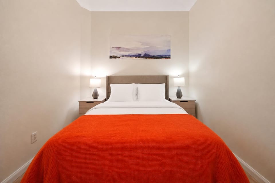 3 Bedroom Home next to Central Park Apartment in Upper West Side