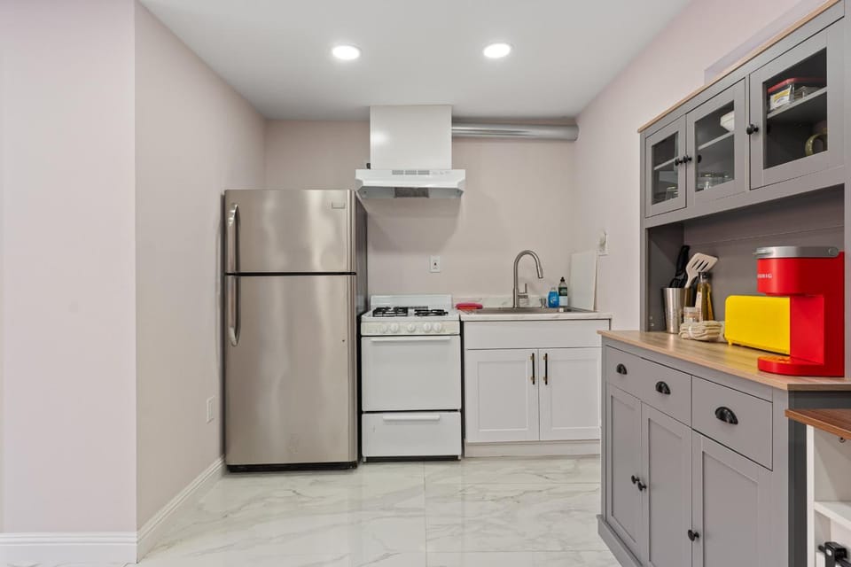Chic Urban Studio Close to The Grove & Dining Apartment in West Hollywood