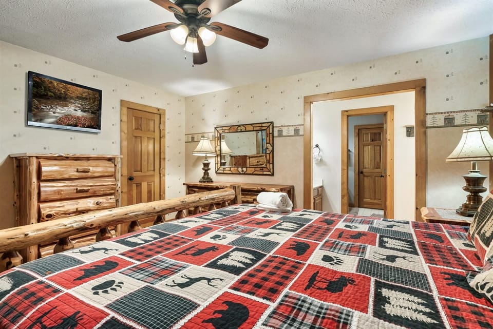 FreeDollywood TixSecludedPing PongSpacious House in Pigeon Forge