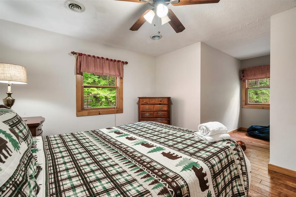 FreeDollywood TixSecludedPing PongSpacious House in Pigeon Forge