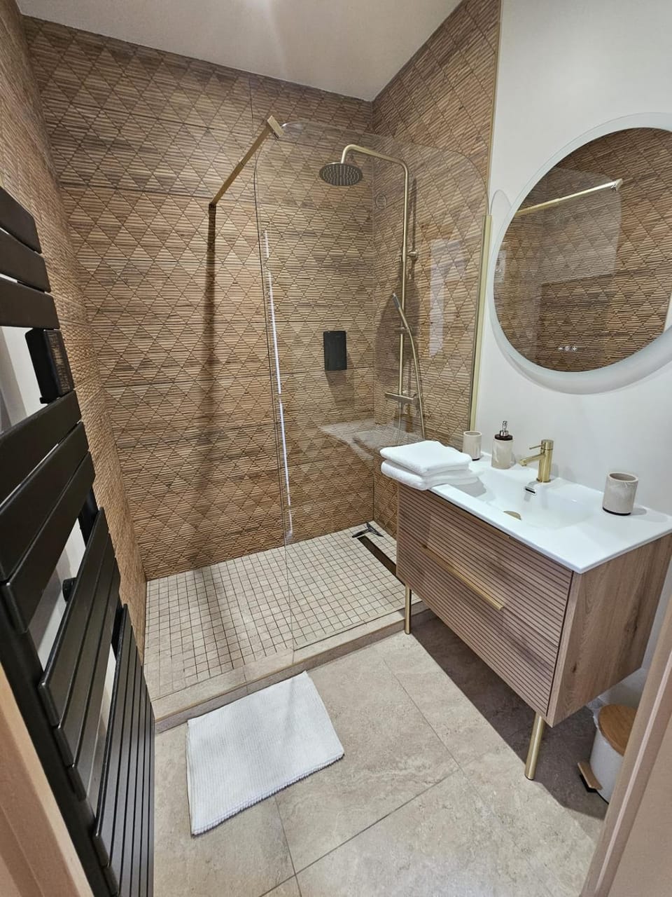 Shower, Bathroom, towels