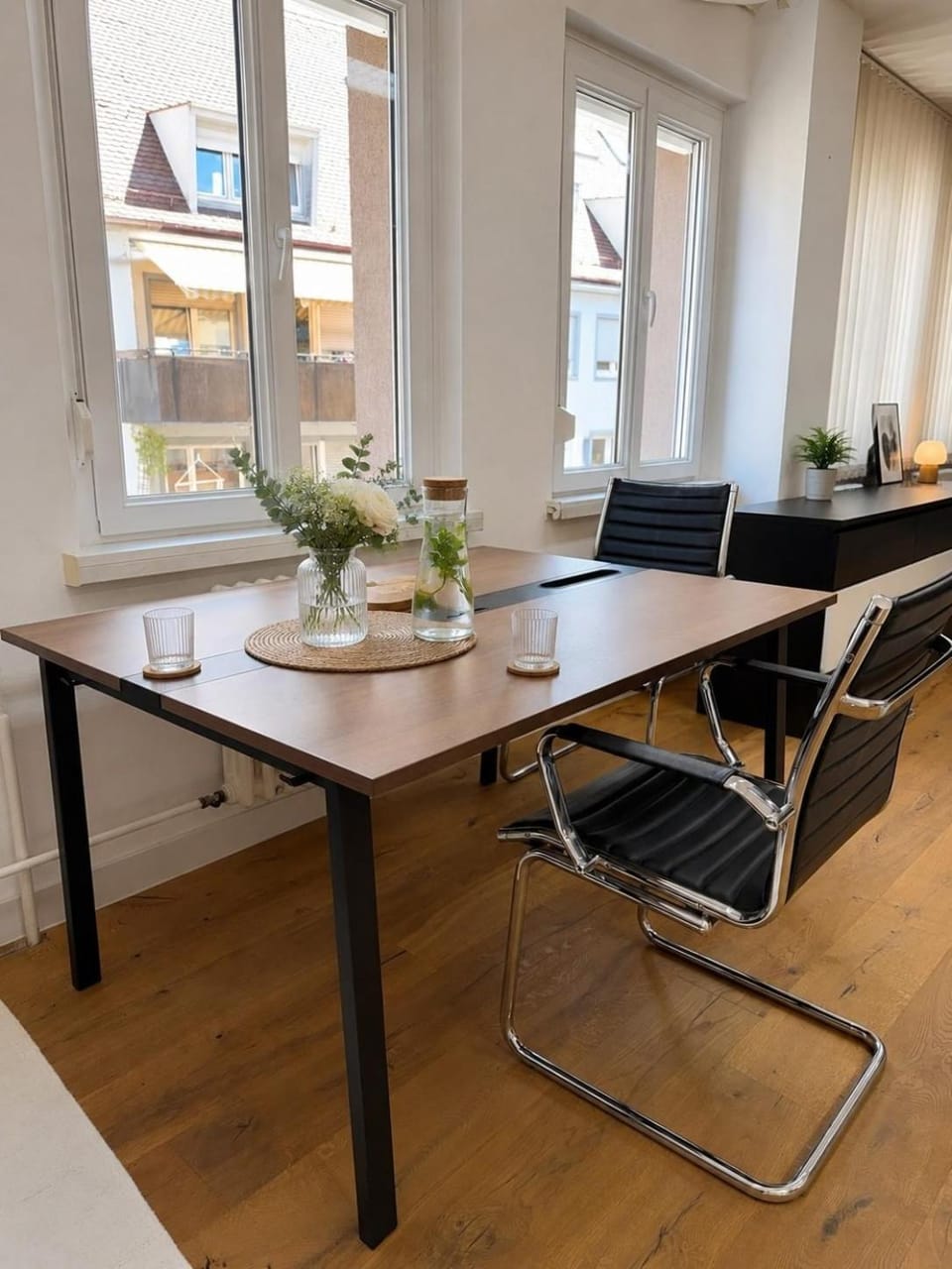 Seating area, Dining area