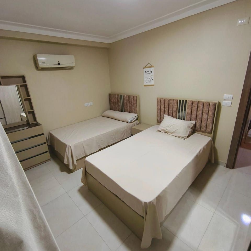 Bedroom, air conditioner