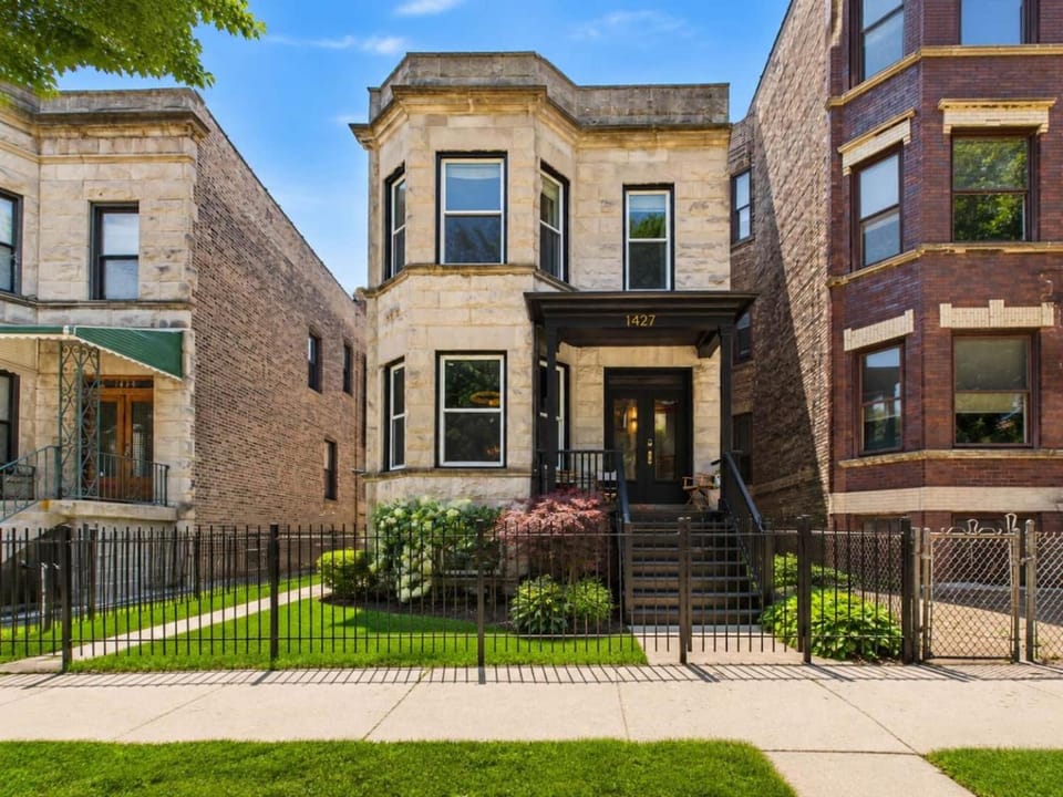 The Velvet Manor Luxe 3BR Jacuzzi Garage Apartment in Chicago