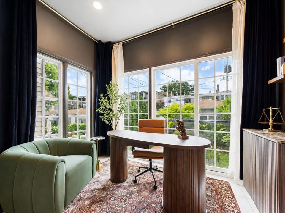 The Velvet Manor Luxe 3BR Jacuzzi Garage Apartment in Chicago