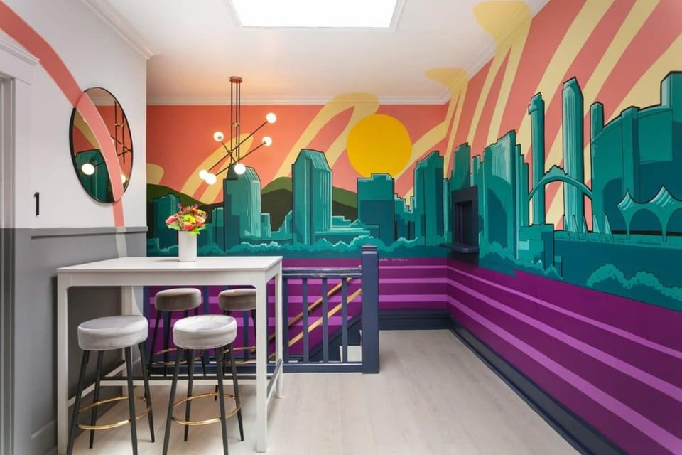 Private suite Retreat Kitchenette & Fast WiFi Inn in Gaslamp Quarter