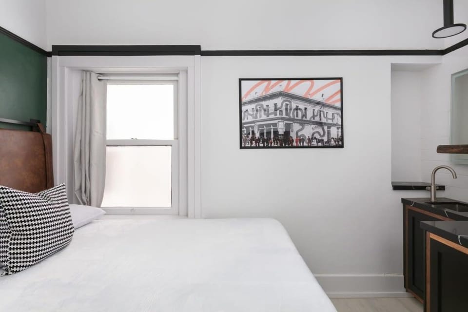 Gaslamp District Gem Private Room & Luxury Apartment in Gaslamp Quarter