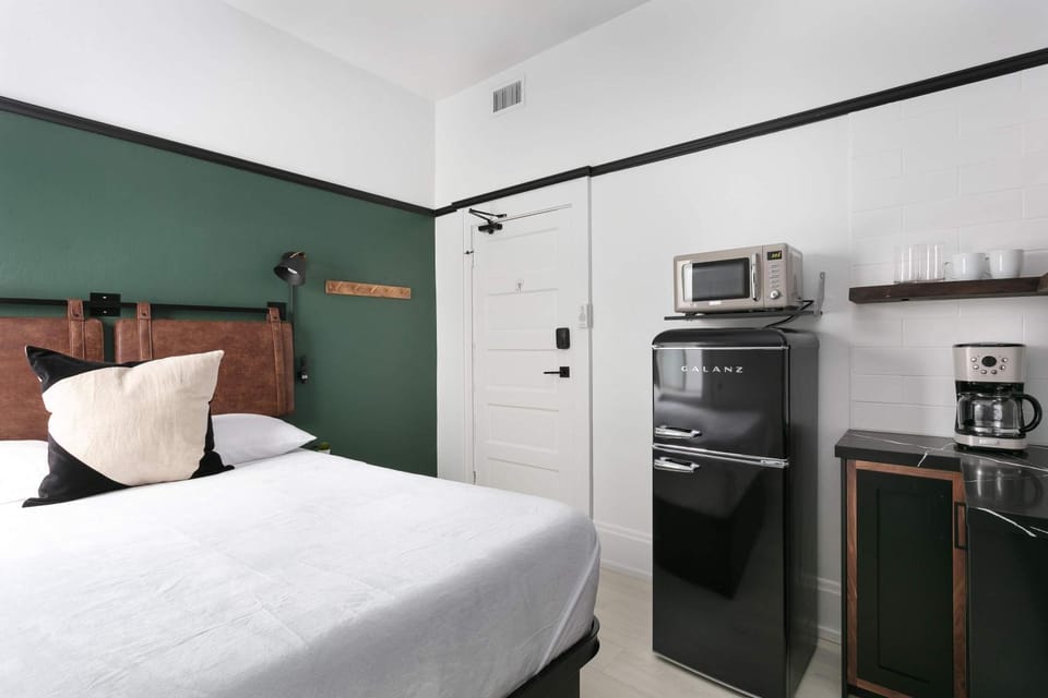 Gaslamp Upscale suite & Kitchenette Apartment in Gaslamp Quarter