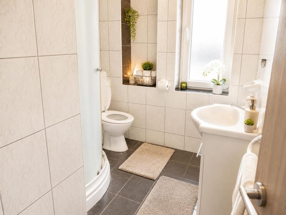 Shower, Toilet, Bathroom